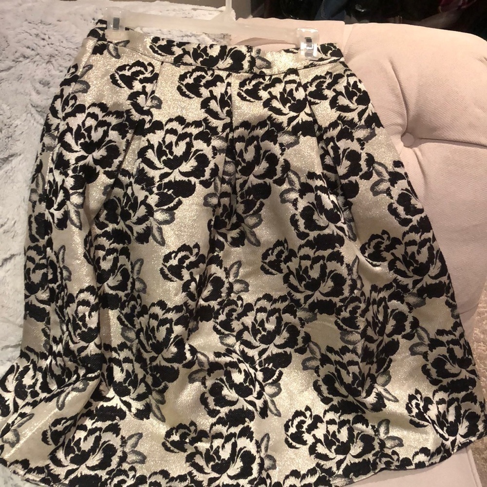 Jenn midi full skirt with pockets in gold and black floral in size S